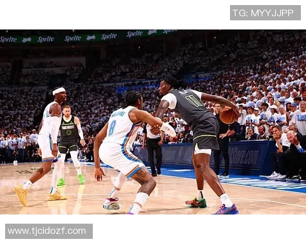 里德强调防守是球队核心特质训练中需不断磨练以赛场表现为目标 里德强调防守是球队核心特质训练中需不断磨练以赛场表现为目标