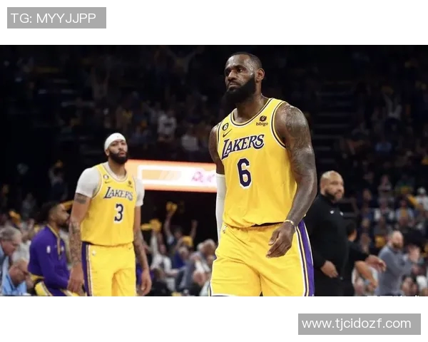 浓眉称赞球队阵容深度九到十名球员具备轮换实力