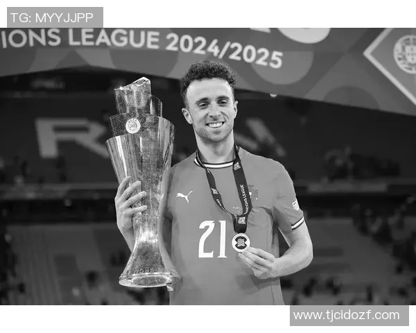 约克雷斯荣膺欧国联最佳射手奖杯以9球领跑射手榜展现卓越实力