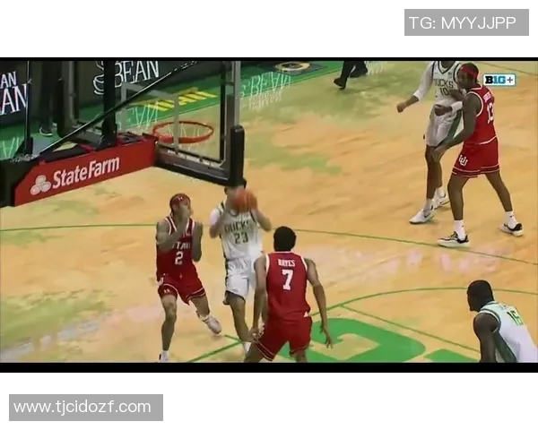 林葳脑后传球技惊四座德米尔接球轻松得分展现默契配合