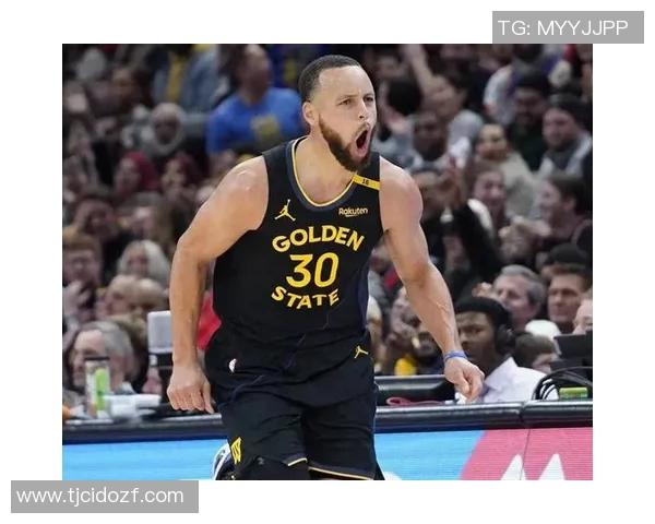 波杰与库里携手迎来第三年默契加深与巴特勒的配合日益成熟