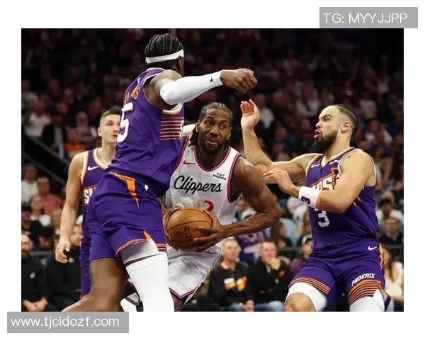 本赛季仅有雷霆和快船两队实现连续五场比赛净胜对手至少十三分的壮举