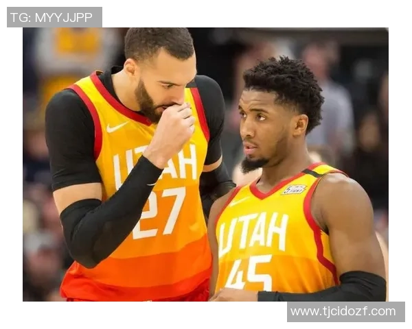 快船队启程前往盐湖城开启新赛季首场客场挑战众将士齐聚登机照曝光