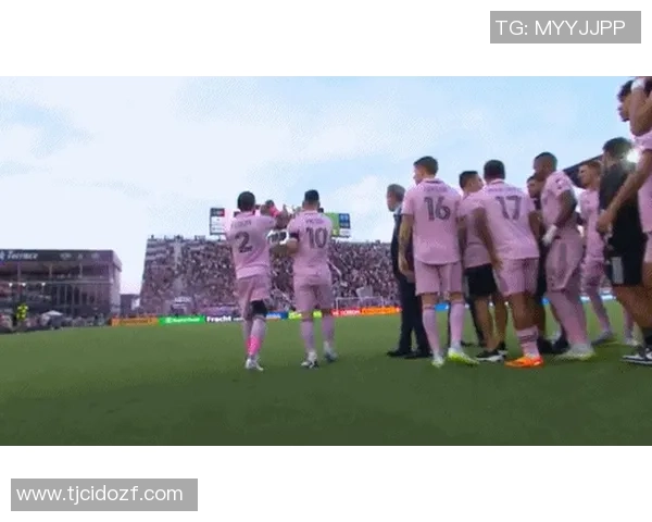 梅西杯首届赛事在迈阿密举行梅西亲临观战河床对阵巴萨