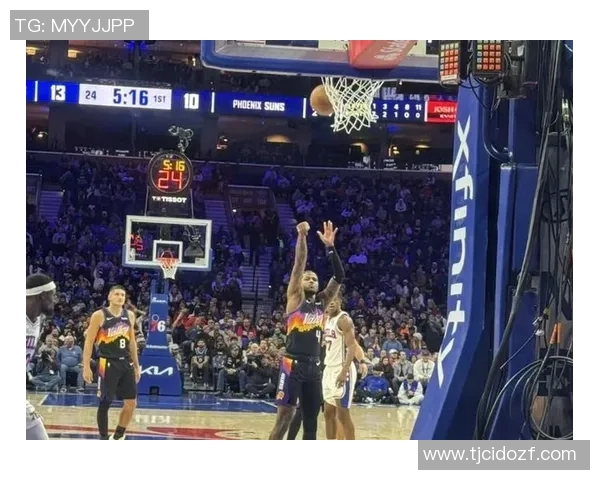 布克高效表现仅用26分钟砍下19分3助攻成为球队绿叶助力胜利